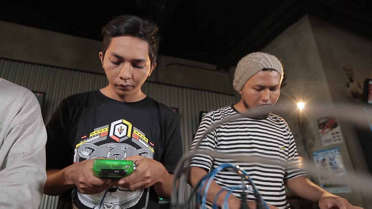 Memproduksi Musik Menggunakan Console Game Bersama Komunitas Indonesian Chiptunes